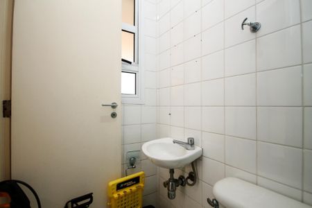 Casa de condomínio para alugar com 180m², 4 quartos e sem vaga Casa de condomínio para alugar com 180m², 4 quartos e sem vagaBanheiro Quarto de Serviço
