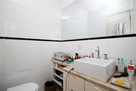 Casa de condomínio para alugar com 180m², 4 quartos e sem vaga Casa de condomínio para alugar com 180m², 4 quartos e sem vagaBanheiro Suíte 1