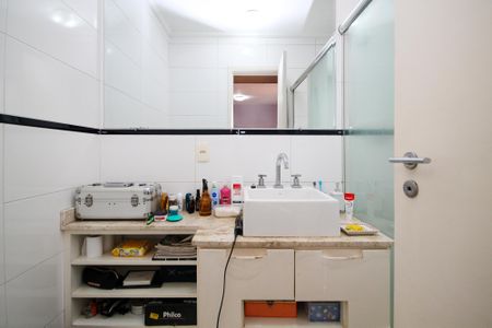 Casa de condomínio para alugar com 180m², 4 quartos e sem vaga Casa de condomínio para alugar com 180m², 4 quartos e sem vagaBanheiro Suíte 1