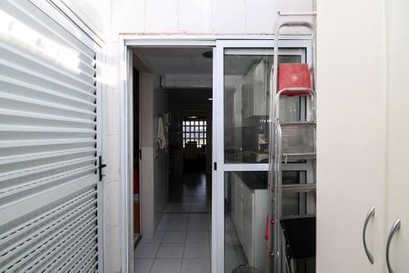 Casa de condomínio para alugar com 180m², 4 quartos e sem vaga Casa de condomínio para alugar com 180m², 4 quartos e sem vagaLavanderia