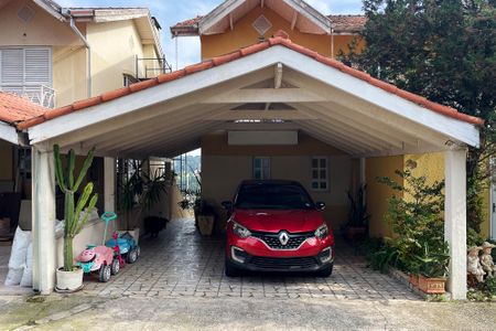 Casa de condomínio para alugar com 180m², 4 quartos e sem vaga Casa de condomínio para alugar com 180m², 4 quartos e sem vagaFachada Casa