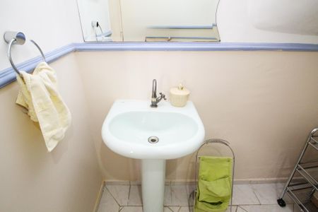 Casa de condomínio para alugar com 180m², 4 quartos e sem vaga Casa de condomínio para alugar com 180m², 4 quartos e sem vagaBanheiro Sala de Jogos