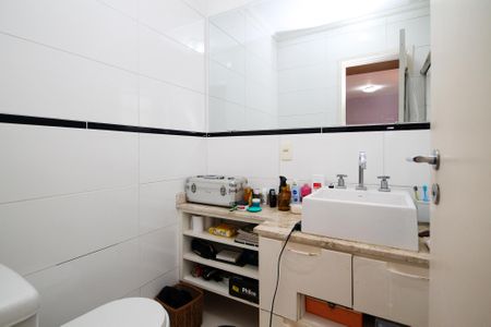 Casa de condomínio para alugar com 180m², 4 quartos e sem vaga Casa de condomínio para alugar com 180m², 4 quartos e sem vagaBanheiro Suíte 1