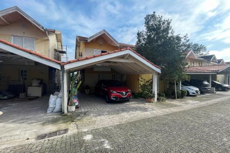 Casa de condomínio para alugar com 180m², 4 quartos e sem vaga Casa de condomínio para alugar com 180m², 4 quartos e sem vagaFachada Casa