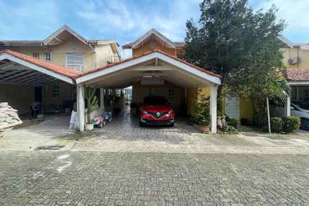 Casa de condomínio para alugar com 180m², 4 quartos e sem vaga Casa de condomínio para alugar com 180m², 4 quartos e sem vagaFachada Casa