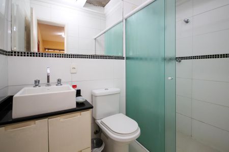 Casa de condomínio para alugar com 180m², 4 quartos e sem vaga Casa de condomínio para alugar com 180m², 4 quartos e sem vagaBanheiro