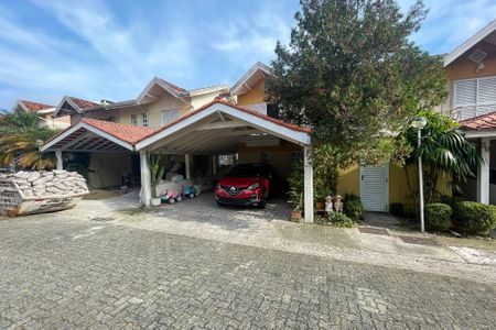 Casa de condomínio para alugar com 180m², 4 quartos e sem vaga Casa de condomínio para alugar com 180m², 4 quartos e sem vagaFachada Casa