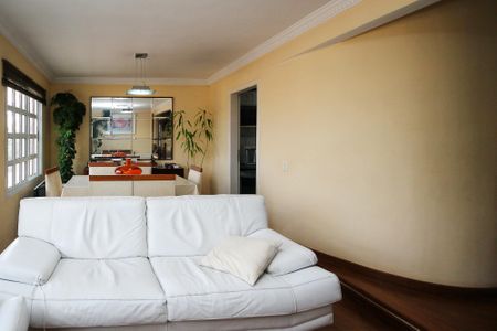 Casa de condomínio para alugar com 180m², 4 quartos e sem vaga Casa de condomínio para alugar com 180m², 4 quartos e sem vagaSala de Estar