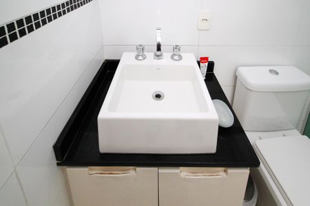 Casa de condomínio para alugar com 180m², 4 quartos e sem vaga Casa de condomínio para alugar com 180m², 4 quartos e sem vagaBanheiro