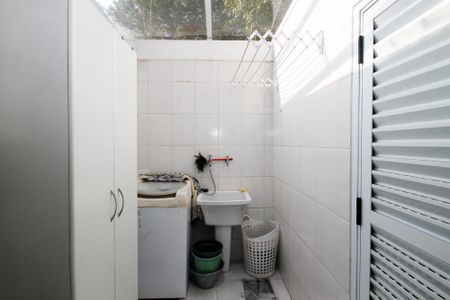 Casa de condomínio para alugar com 180m², 4 quartos e sem vaga Casa de condomínio para alugar com 180m², 4 quartos e sem vagaLavanderia