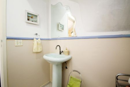 Casa de condomínio para alugar com 180m², 4 quartos e sem vaga Casa de condomínio para alugar com 180m², 4 quartos e sem vagaBanheiro Sala de Jogos