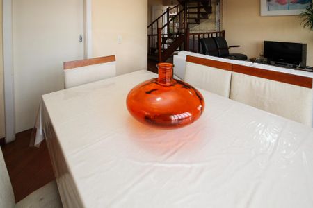 Casa de condomínio para alugar com 180m², 4 quartos e sem vaga Casa de condomínio para alugar com 180m², 4 quartos e sem vagaSala de Jantar