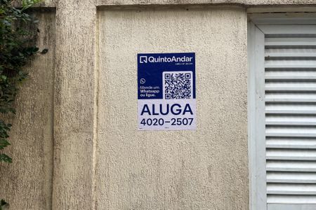 Casa de condomínio para alugar com 180m², 4 quartos e sem vaga Casa de condomínio para alugar com 180m², 4 quartos e sem vagaPlaca
