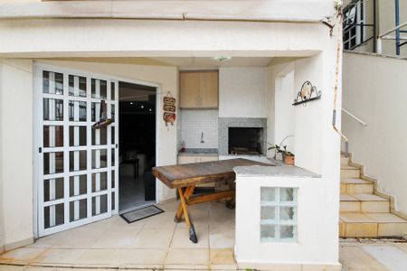 Casa de condomínio para alugar com 180m², 4 quartos e sem vaga Casa de condomínio para alugar com 180m², 4 quartos e sem vagaChurrasqueira