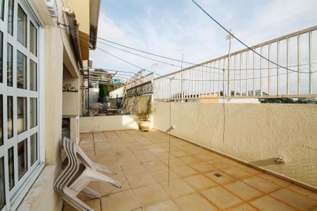 Casa de condomínio para alugar com 180m², 4 quartos e sem vaga Casa de condomínio para alugar com 180m², 4 quartos e sem vagaQuintal