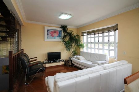 Casa de condomínio para alugar com 180m², 4 quartos e sem vaga Casa de condomínio para alugar com 180m², 4 quartos e sem vagaSala de Estar