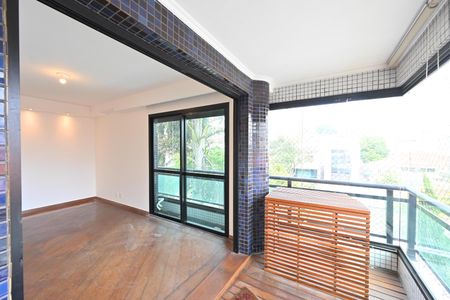 Apartamento para alugar com 130m², 3 quartos e 1 vaga Apartamento para alugar com 130m², 3 quartos e 1 vagaVaranda