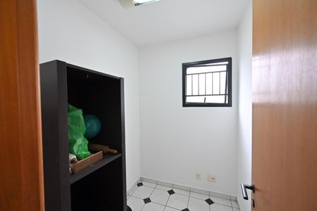 Apartamento para alugar com 130m², 3 quartos e 1 vaga Apartamento para alugar com 130m², 3 quartos e 1 vagaQuarto de Servico