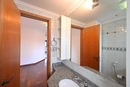 Apartamento para alugar com 130m², 3 quartos e 1 vaga Apartamento para alugar com 130m², 3 quartos e 1 vagaBanheiro da Suíte 1