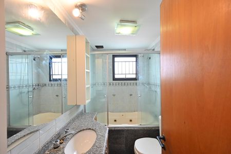 Apartamento para alugar com 130m², 3 quartos e 1 vaga Apartamento para alugar com 130m², 3 quartos e 1 vagaBanheiro da Suíte 1