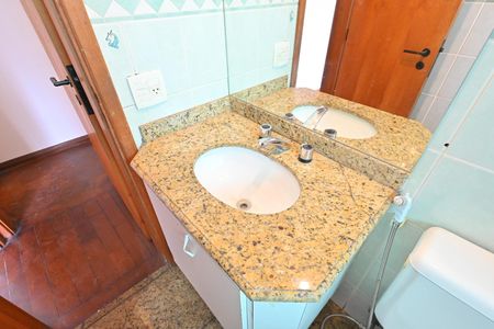 Apartamento para alugar com 130m², 3 quartos e 1 vaga Apartamento para alugar com 130m², 3 quartos e 1 vagaBanheiro da Suíte 2