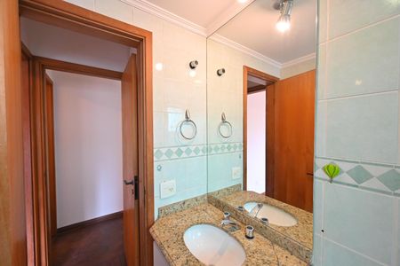 Apartamento para alugar com 130m², 3 quartos e 1 vaga Apartamento para alugar com 130m², 3 quartos e 1 vagaBanheiro da Suíte 2