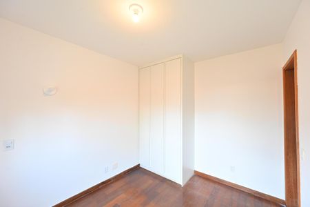 Apartamento para alugar com 130m², 3 quartos e 1 vaga Apartamento para alugar com 130m², 3 quartos e 1 vagaSuíte 2