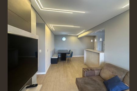 Sala de apartamento para alugar com 3 quartos, 74m² em Jardim Tupanci, Barueri