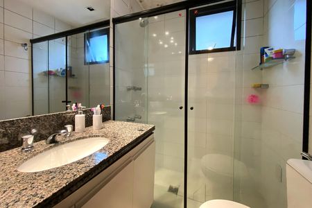 Apartamento à venda com 87m², 3 quartos e 2 vagas Apartamento à venda com 87m², 3 quartos e 2 vagasBanheiro da Suíte