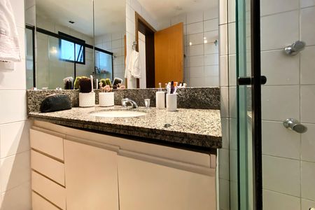 Apartamento à venda com 87m², 3 quartos e 2 vagas Apartamento à venda com 87m², 3 quartos e 2 vagasBanheiro da Suíte