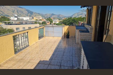 Apartamento à venda com 130m², 2 quartos e sem vaga Apartamento à venda com 130m², 2 quartos e sem vagaVaranda