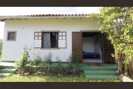 Área externa de casa para alugar com 6 quartos, 236m² em Caravelas, Cabo Frio