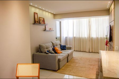 Sala de apartamento à venda com 2 quartos, 55m² em Jardim Goiás, Goiânia