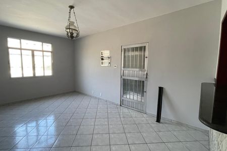 Sala de casa para alugar com 4 quartos, 200m² em Parque Beira Mar, Duque de Caxias