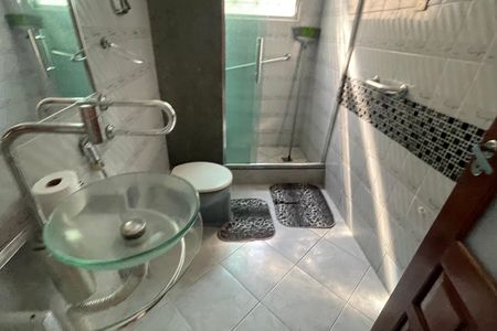 Banheiro de casa para alugar com 4 quartos, 200m² em Parque Beira Mar, Duque de Caxias