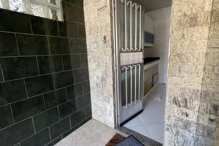 Casa para alugar com 200m², 4 quartos e 1 vaga Casa para alugar com 200m², 4 quartos e 1 vagaVaranda