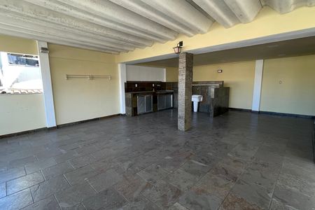 Casa para alugar com 200m², 4 quartos e 1 vaga Casa para alugar com 200m², 4 quartos e 1 vagaTerraço