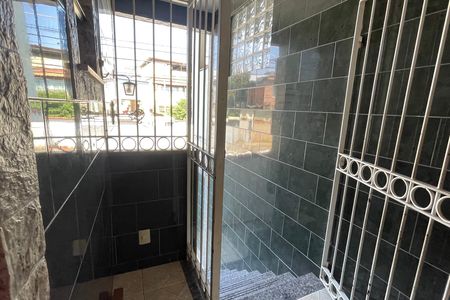 Casa para alugar com 200m², 4 quartos e 1 vaga Casa para alugar com 200m², 4 quartos e 1 vagaVaranda