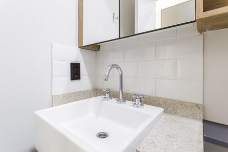 Banheiro de kitnet/studio para alugar com 1 quarto, 27m² em Indianópolis, São Paulo