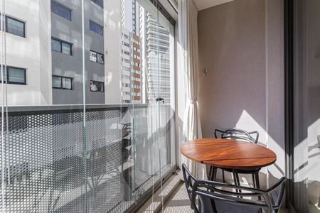 Varanda de kitnet/studio para alugar com 1 quarto, 27m² em Indianópolis, São Paulo