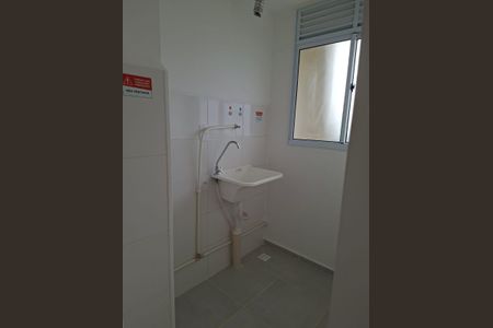 Área de serviço de apartamento para alugar com 2 quartos, 58m² em Rio do Ouro, São Gonçalo