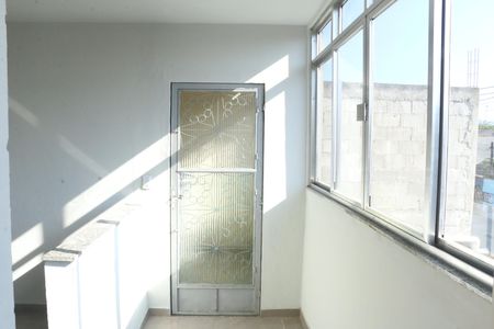 Corredor de apartamento para alugar com 1 quarto, 40m² em Kennedy, Nova Iguaçu