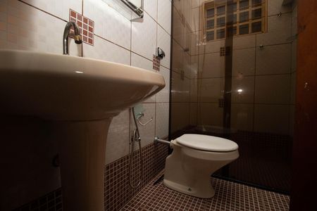 Casa para alugar com 260m², 5 quartos e 4 vagas Casa para alugar com 260m², 5 quartos e 4 vagasBanheiro da Suíte 2