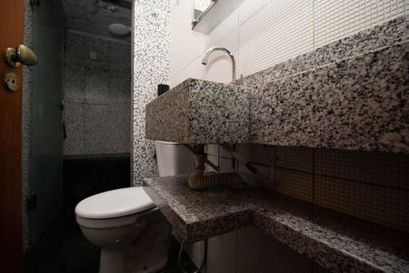 Casa para alugar com 260m², 5 quartos e 4 vagas Casa para alugar com 260m², 5 quartos e 4 vagasBanheiro da Suíte 1