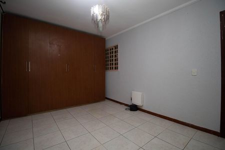 Casa para alugar com 260m², 5 quartos e 4 vagas Casa para alugar com 260m², 5 quartos e 4 vagasSuíte 2