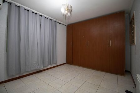 Casa para alugar com 260m², 5 quartos e 4 vagas Casa para alugar com 260m², 5 quartos e 4 vagasSuíte 2