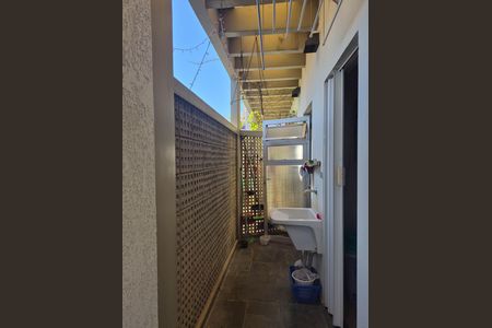 Apartamento à venda com 220m², 4 quartos e 2 vagas Apartamento à venda com 220m², 4 quartos e 2 vagasÁREA DE SERVIÇO