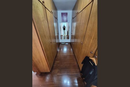 Apartamento à venda com 220m², 4 quartos e 2 vagas Apartamento à venda com 220m², 4 quartos e 2 vagasCLOSET DA SUITE 2