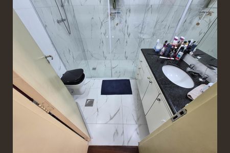 Apartamento à venda com 220m², 4 quartos e 2 vagas Apartamento à venda com 220m², 4 quartos e 2 vagasBANHEIRO DA SUITE 2