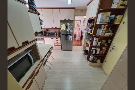 Apartamento à venda com 220m², 4 quartos e 2 vagas Apartamento à venda com 220m², 4 quartos e 2 vagasCOZINHA